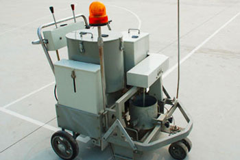 AC-SSTC Self-propelled two-component paint road marking machine 01