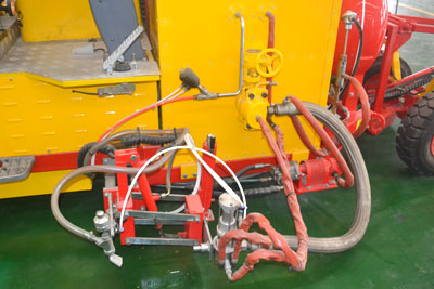 AC-BTS thermoplastic road marking machine 02