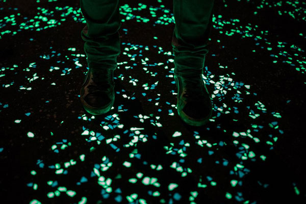 World First Glow in The Dark Bike Paths Set in Netherlands